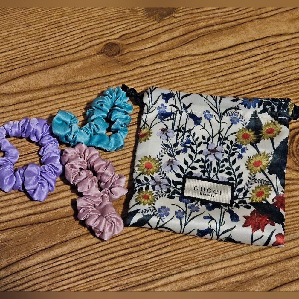 GUCCI hair scrunchies set and GUCCI pouch Hair Tie hair accessories GWP - Picture 2 of 9